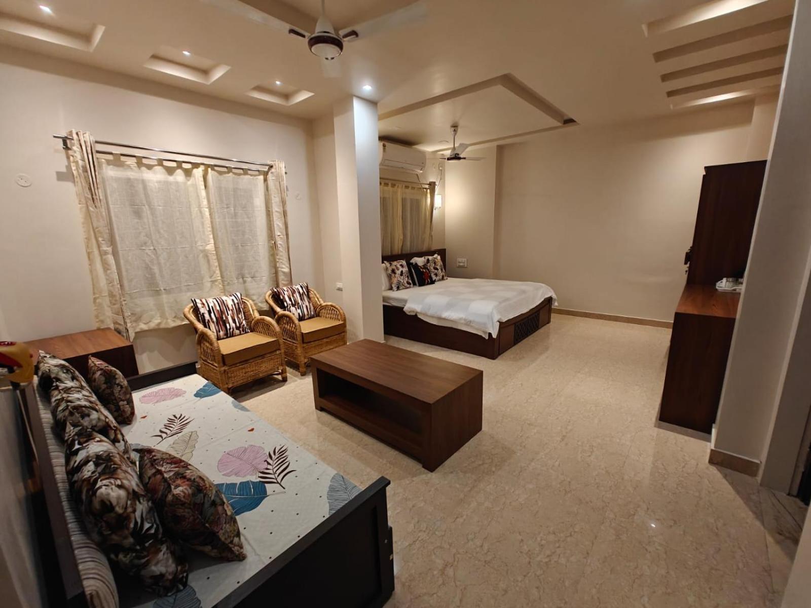 Shangrila Homestay Джорхат Экстерьер фото